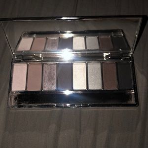 Clinique eyeshadow palette “wear everywhere greys”